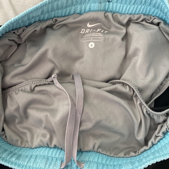 Nike womens dri fit shorts size small - Picture 3 of 3